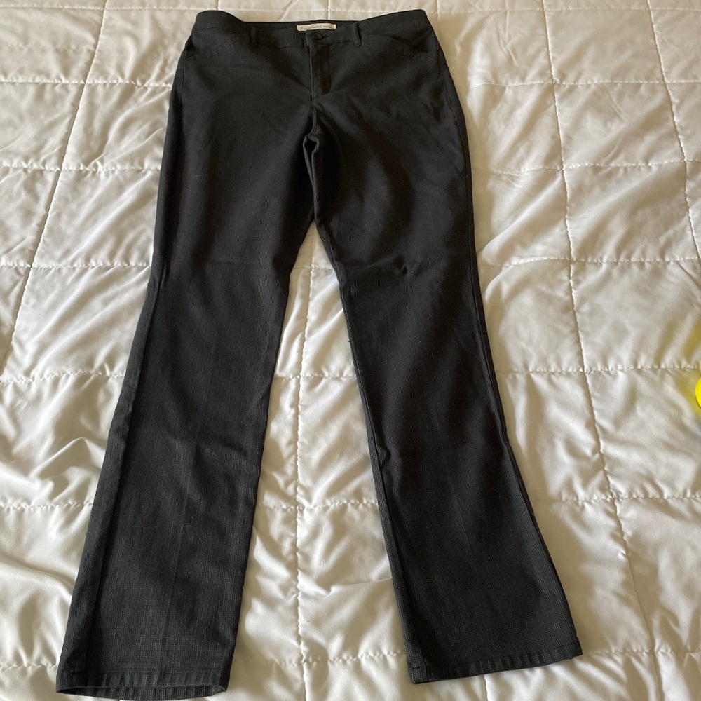 Gloria Vanderbilt patterned black pants, size 6